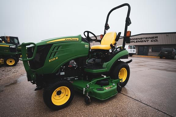 Image of John Deere 1025R equipment image 4