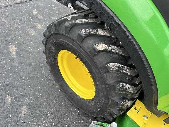 Image of John Deere 1025R equipment image 4