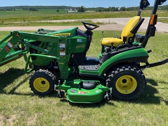 2017 John Deere 1025R Equipment Image0