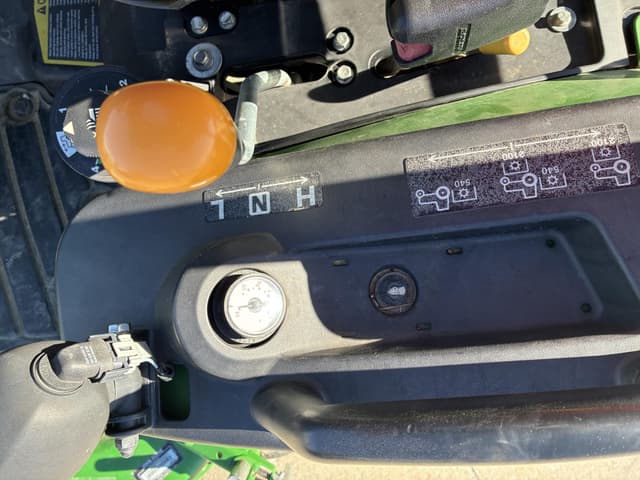 Image of John Deere 1025R equipment image 4