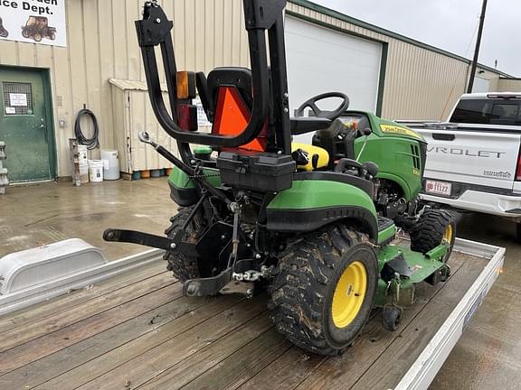 Image of John Deere 1025R equipment image 4