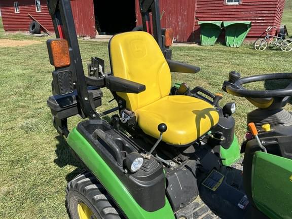 Image of John Deere 1025R equipment image 3