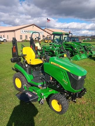 2017 John Deere 1025R Equipment Image0