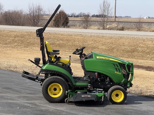 Image of John Deere 1025R equipment image 3