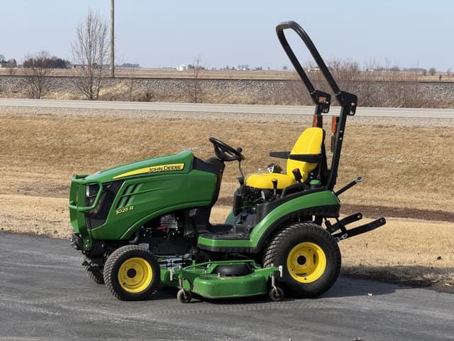 Image of John Deere 1025R equipment image 2