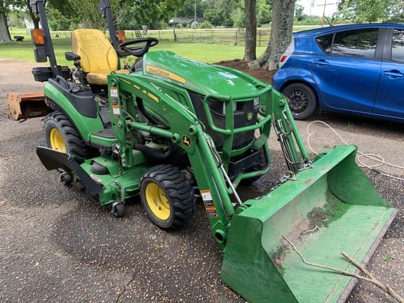 2017 John Deere 1025R Equipment Image0