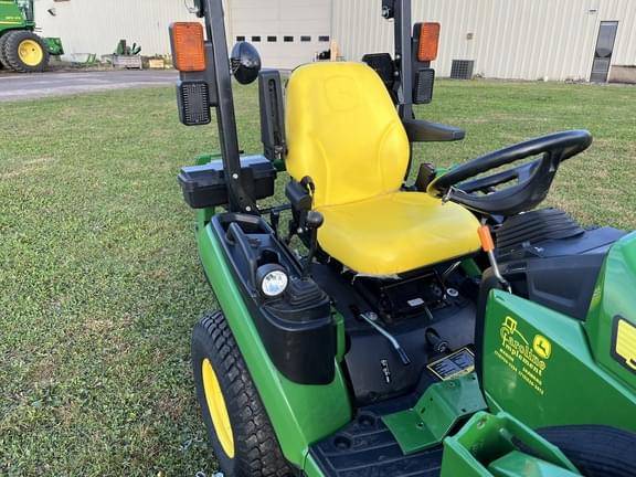 Image of John Deere 1025R equipment image 3