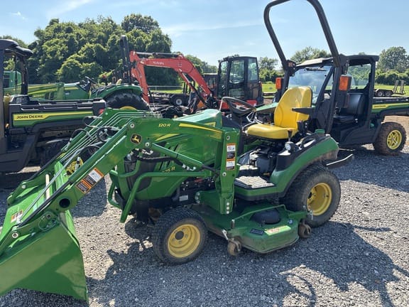2017 John Deere 1025R Equipment Image0