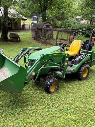 2017 John Deere 1025R Equipment Image0