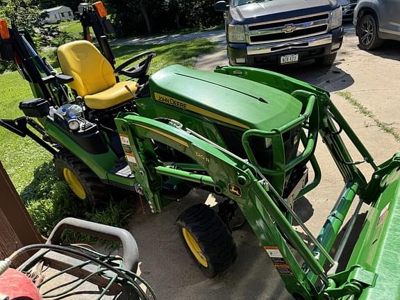 Image of John Deere 1025R equipment image 3