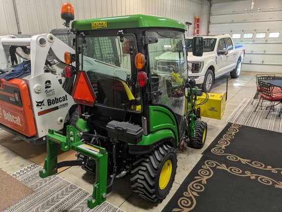 Image of John Deere 1025R equipment image 2