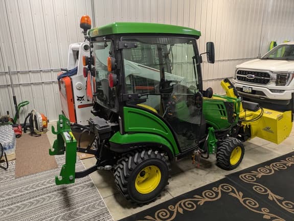 Image of John Deere 1025R equipment image 3