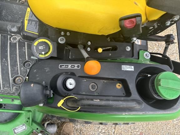 Image of John Deere 1025R equipment image 4