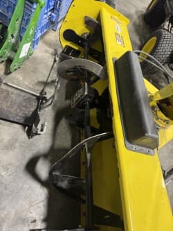 Image of John Deere 1025R equipment image 4