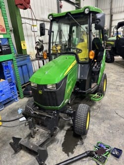 2017 John Deere 1025R Equipment Image0