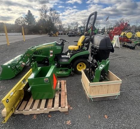 Image of John Deere 1025R equipment image 3