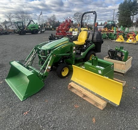 Image of John Deere 1025R equipment image 2