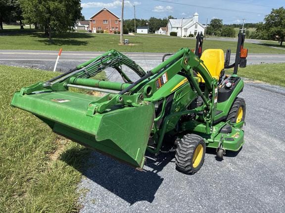 2017 John Deere 1025R Equipment Image0