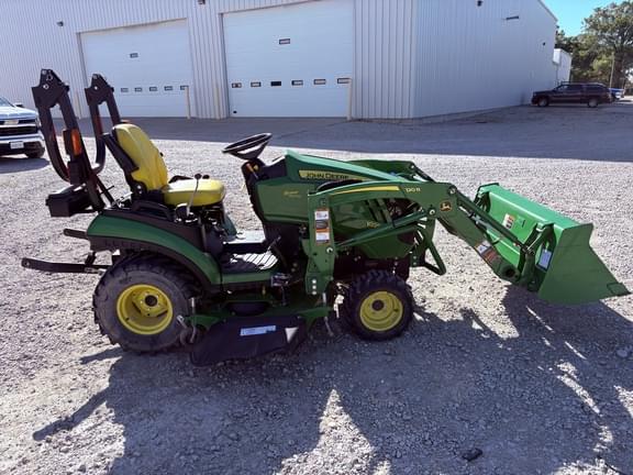 Image of John Deere 1025R equipment image 4