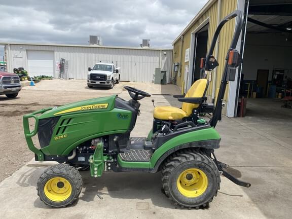 Image of John Deere 1025R equipment image 3