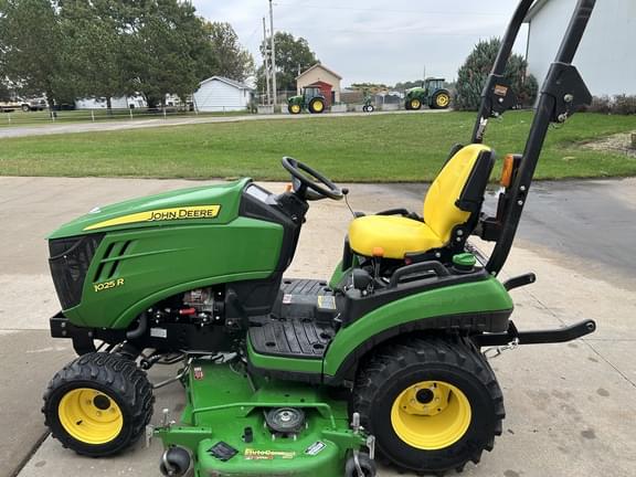 Image of John Deere 1025R equipment image 3