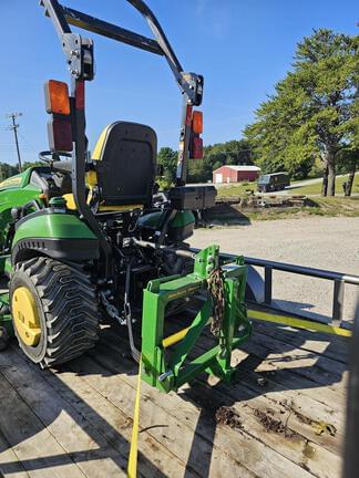 Image of John Deere 1025R equipment image 4