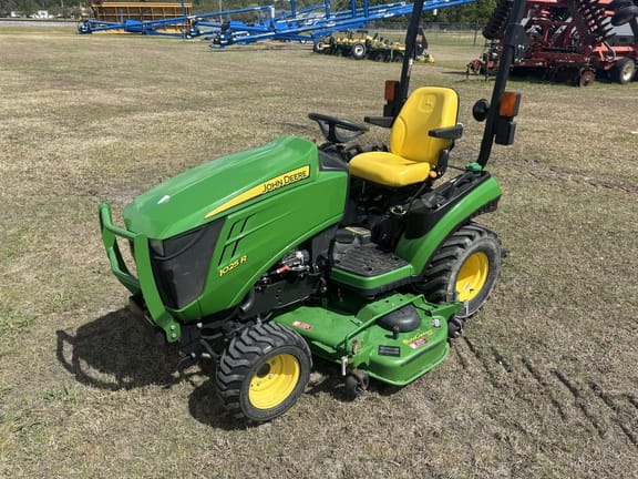 2017 John Deere 1025R Equipment Image0