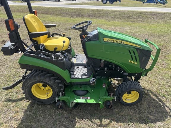 Image of John Deere 1025R equipment image 3