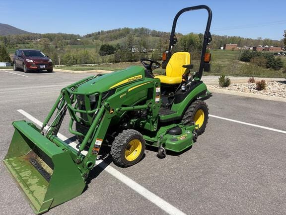 2017 John Deere 1025R Equipment Image0