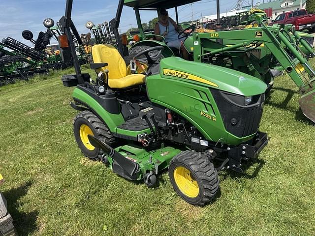Image of John Deere 1025R equipment image 2