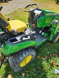 Image of John Deere 1025R equipment image 3