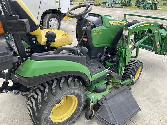 Image of John Deere 1025R equipment image 4