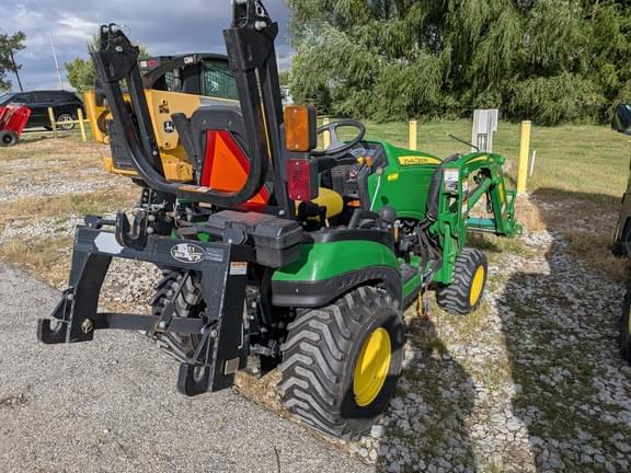 Image of John Deere 1025R equipment image 3