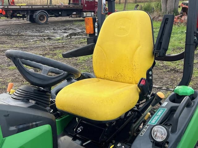 Image of John Deere 1025R equipment image 2