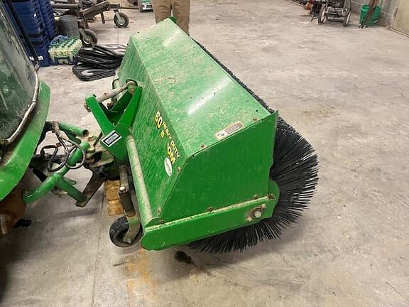 Image of John Deere 60 Heavy Duty Broom Image 1