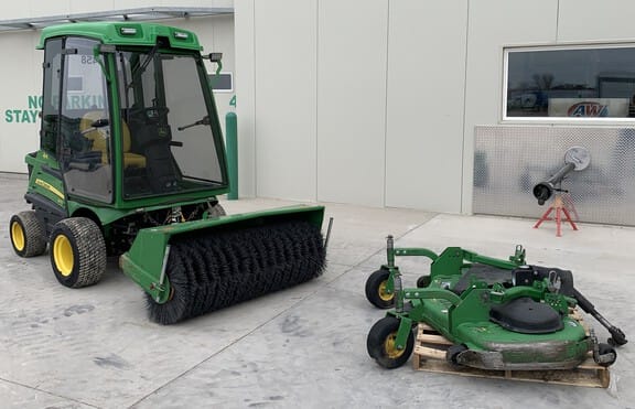 2017 John Deere 1570 Equipment Image0