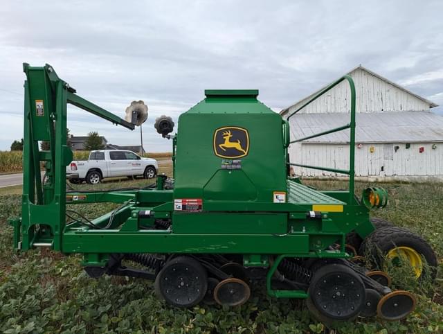 Image of John Deere 1590 equipment image 3