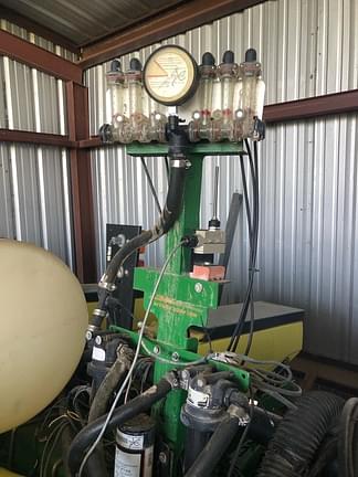 Image of John Deere 1705 equipment image 1