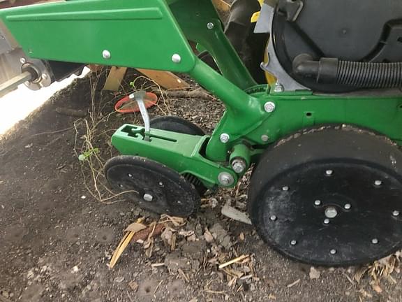Image of John Deere 1705 equipment image 4