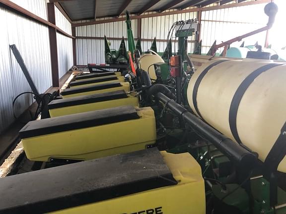Image of John Deere 1705 Primary image
