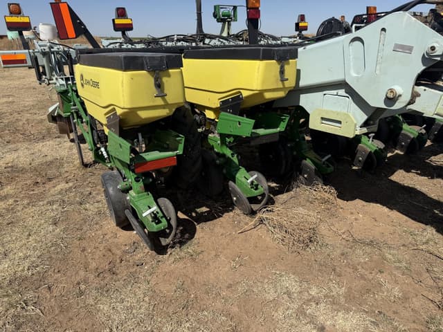 Image of John Deere 1705 equipment image 3