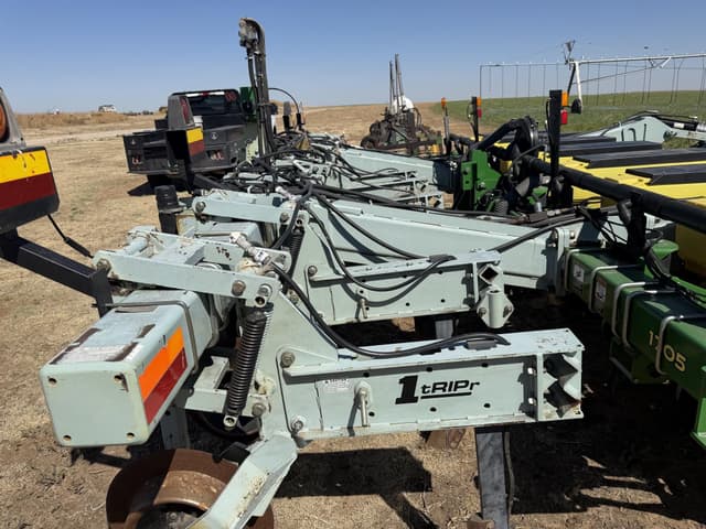Image of John Deere 1705 equipment image 2