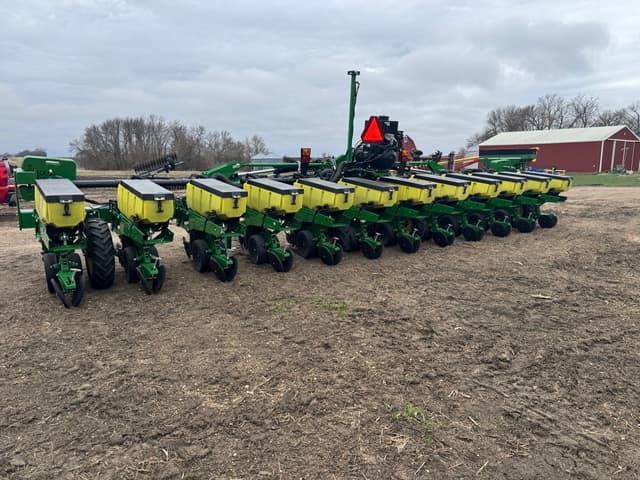 Image of John Deere 1725 equipment image 2