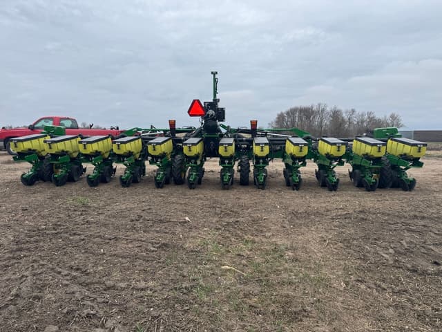 Image of John Deere 1725 equipment image 3