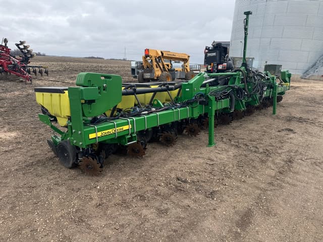 Image of John Deere 1725 equipment image 1