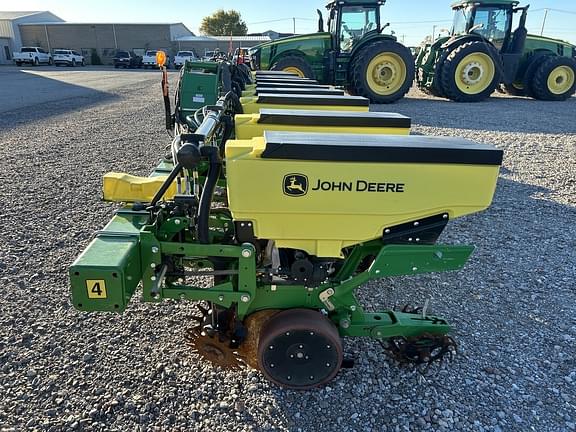 Image of John Deere 1725 equipment image 1