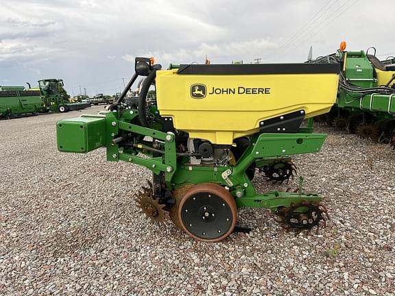 Image of John Deere 1725 equipment image 1