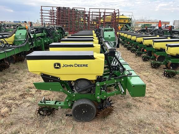 Image of John Deere 1725 equipment image 4