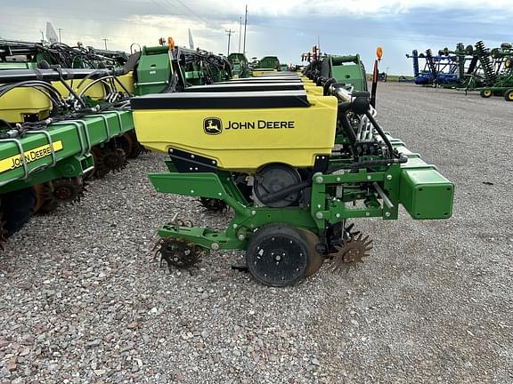 Image of John Deere 1725 equipment image 4