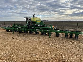 2017 John Deere 1725 Equipment Image0